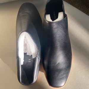 Brand New Chinese Laundry Owen Leather Mule